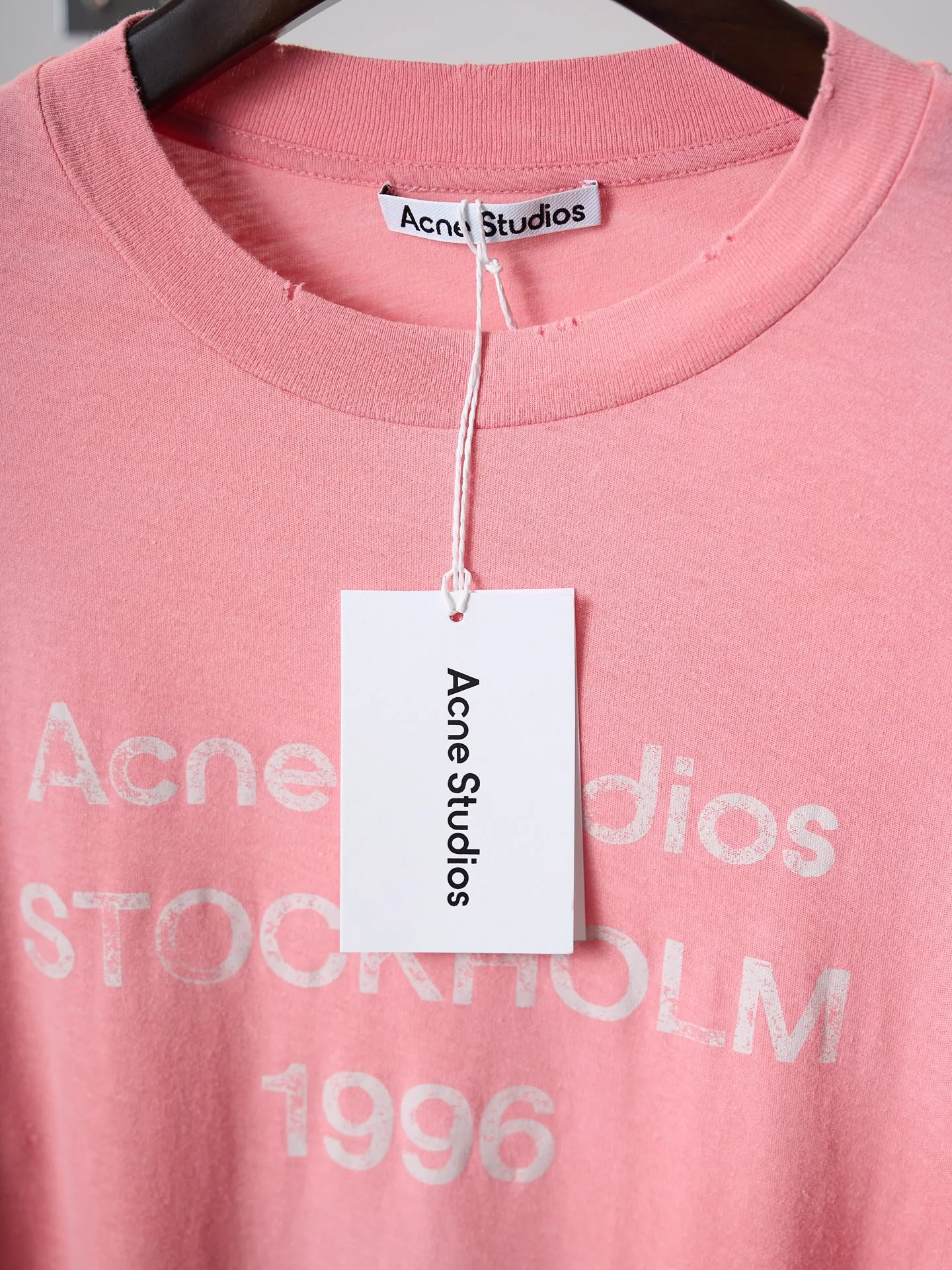 【 】Acen Studios T 【In Stock】XS S M L ：32 145G ：32 145G T / ， ， ， Retro ， 。 Acne Studios ， ， ， 。 ， ， 。 ， 。 ， ， ， ， 。 ， 。 ， 。 ， ，Retro ， 。